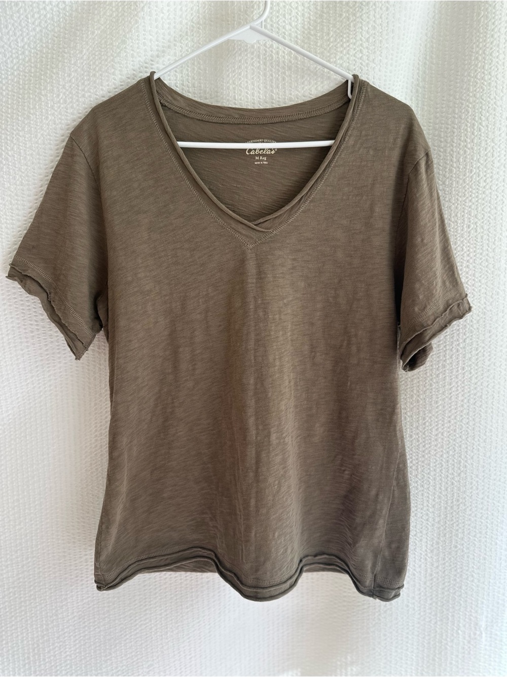 CABELA'S Brown V Neck Short Sleeve Tee Shirt Casual Outdoor Top Size Medium